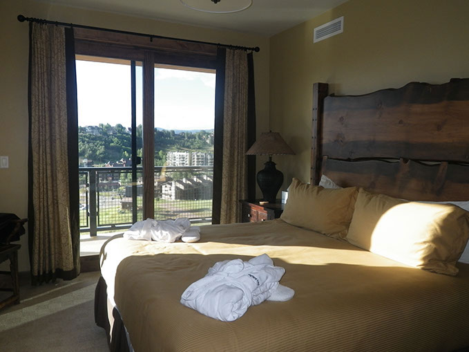 Bedding: duvet covers, coverlets and bed skirts,Working personally with individual clients and interior designers, we bring highly skilled craft